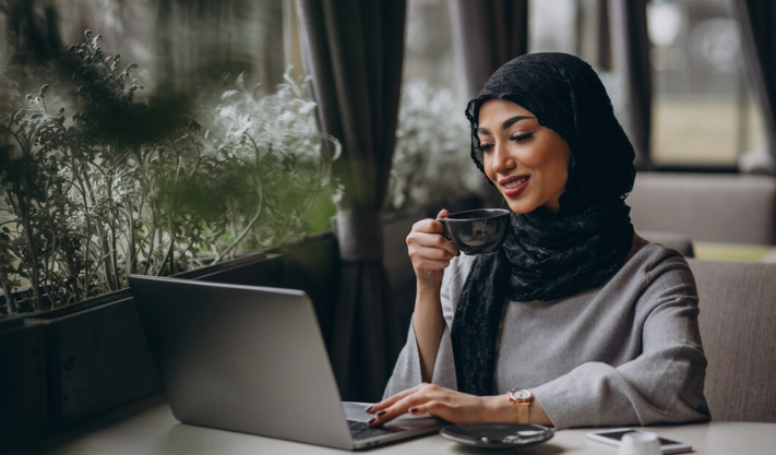 How Can I Earn Money Online in the UAE?